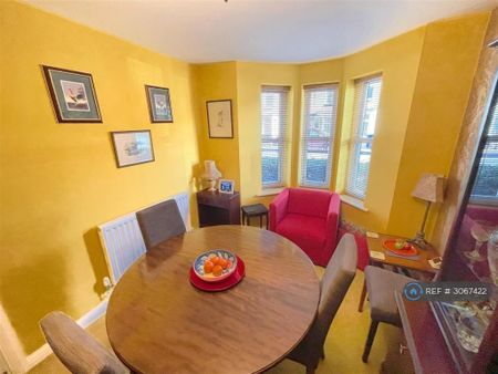 3 bedroom semi-detached house to rent - Photo 3