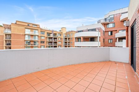 Spacious 2-Bedroom Apartment in the Heart of Rockdale - Photo 4