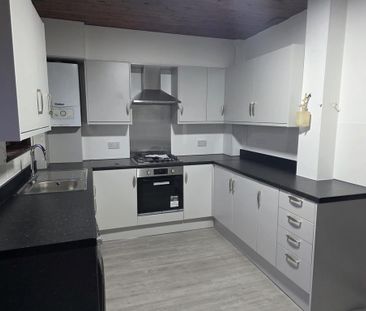 3 bedroom terraced house to rent - Photo 5