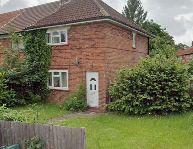4 bedroom semi-detached house to rent - Photo 1
