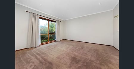 Big on Space & Walking Distance to McKinnon Secondary College! - Photo 2