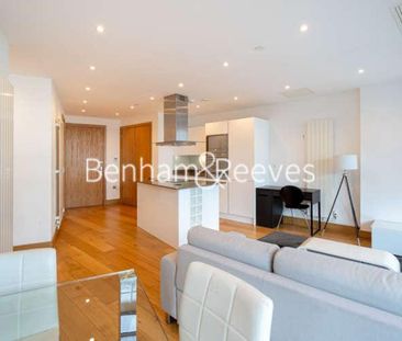 Crossharbour Plaza, Canary Wharf, E14 - Photo 1