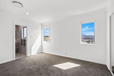 Stunning 3 Bedroom Townhouse - Photo 4