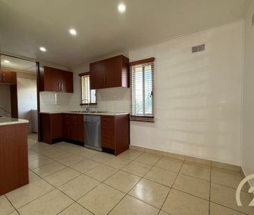 Spacious Home with Pool Moments from Liverpool CBD&excl; - Photo 3