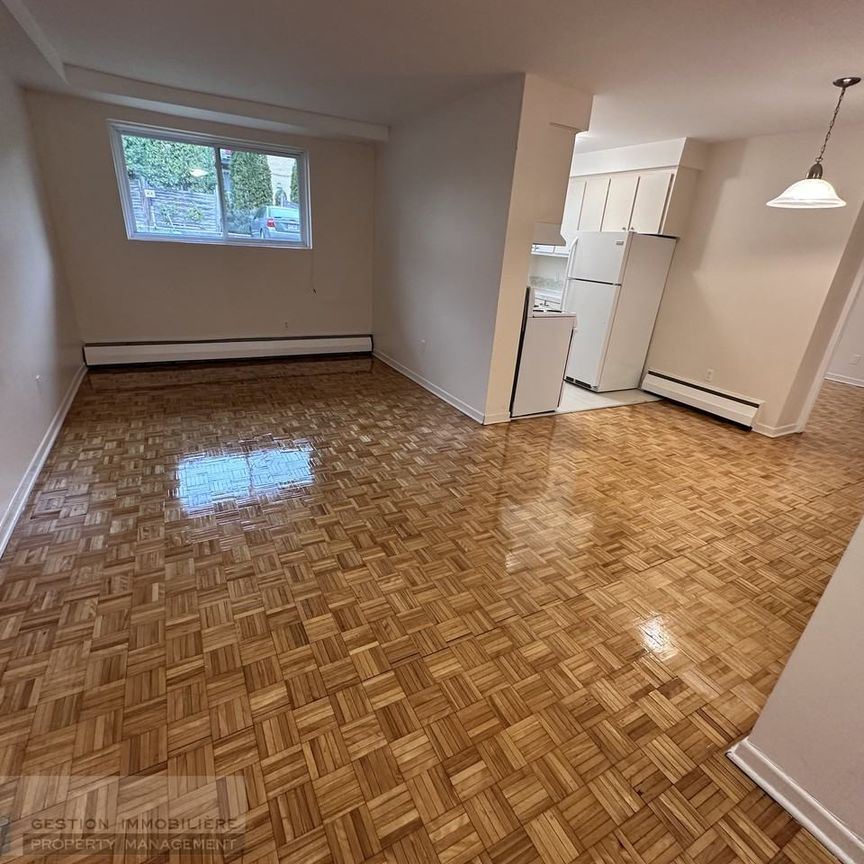 910 Place Sims apartment — Dorval, QC (2-Bedroom) - 2 Bedroom - Photo 1