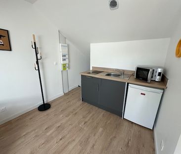 STUDIO AVEC MEUBLES A DISPOSITION - SITUÉ A 10 MINUTES DU CENTRE VILLE - Photo 3