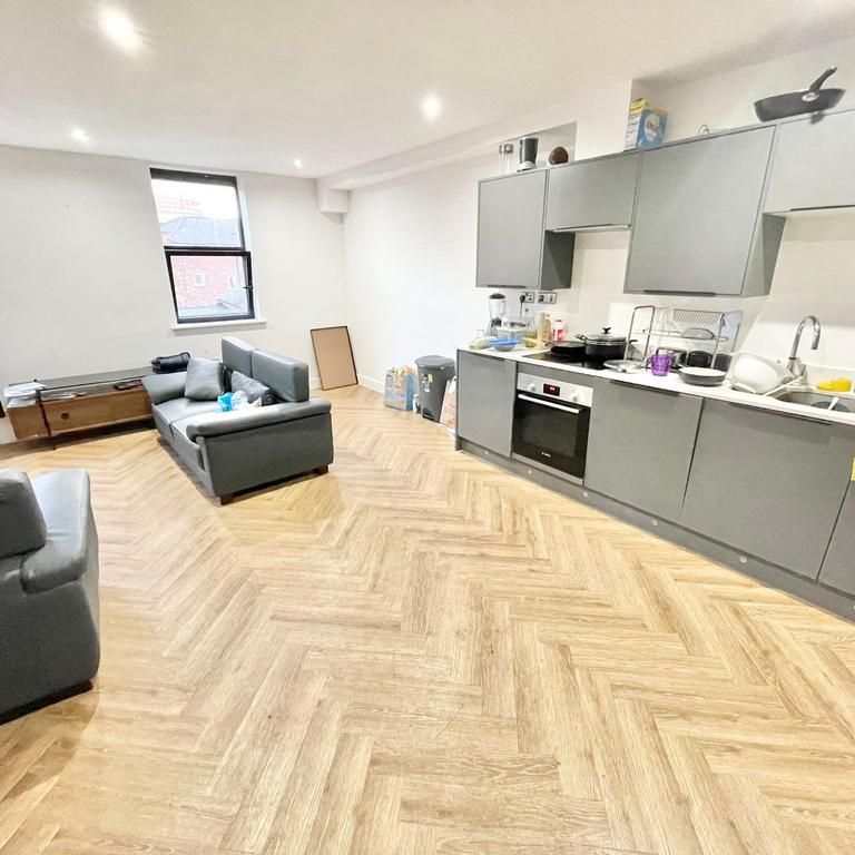 1 bedroom in a flat share to rent - Photo 1