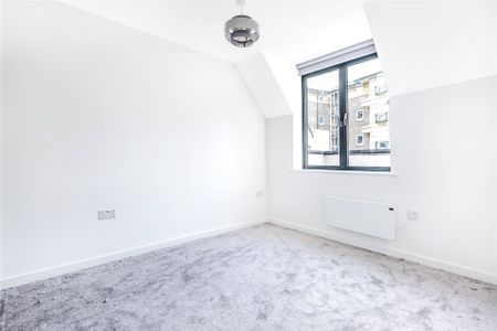 1 bedroom Flat in Watlington Street, Reading - Photo 3