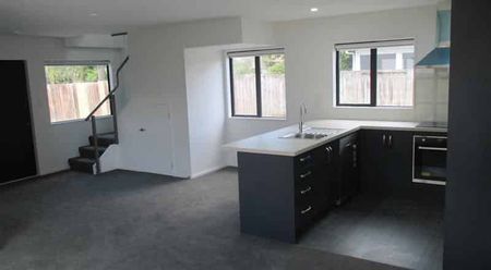 Trendy Townhouse in fabulous location - Photo 4