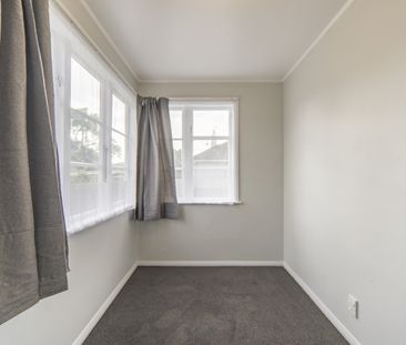 Two bedroom home in convenient location - Photo 2