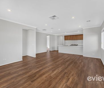 Beautiful family home in Beveridge estate! - Photo 2