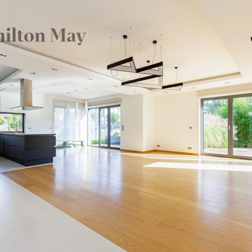 Przestronny, elegancki dom w zabudowie bliźniaczej w prestiżowej części Wilanowa - Photo 1