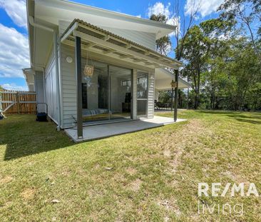 Charming 5 Bedroom Family home with Peaceful Surroundings - Photo 1