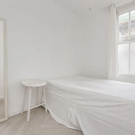 2 bedroom flat in Fulham - Photo 3