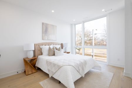 For Lease - 24 Twenty First Street, Toronto, Ontario - Photo 2