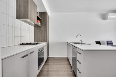 Modern Elegance In Prime Location - Photo 5