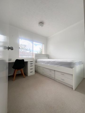 FULLY FURNISHED Two-bedroom modern apartment in ideal Herston location! - Photo 5