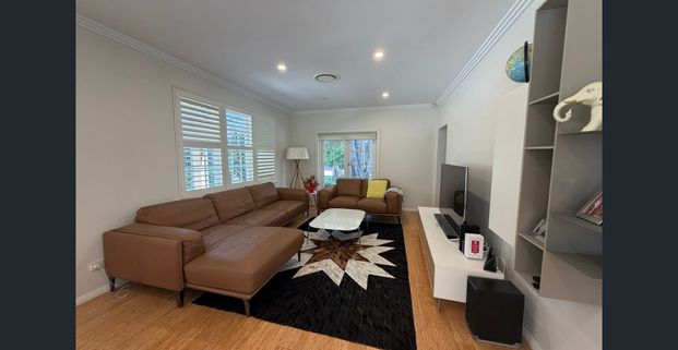 5-Bedroom House for Lease - Photo 1