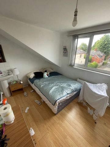 105 Dunluce Avenue, Belfast BT97AX - Photo 3