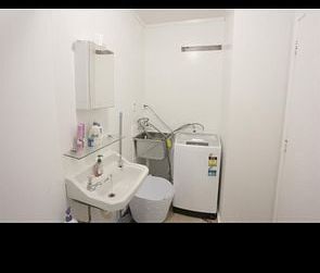 Charming 2BR Townhouse in Karori! - Photo 5