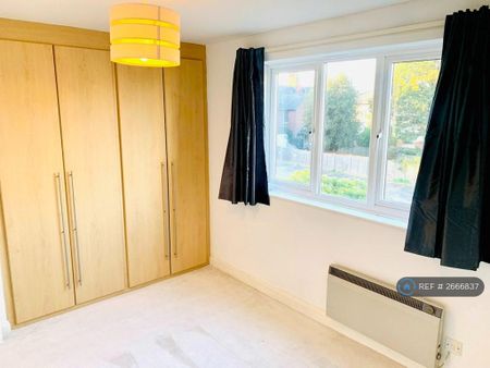 2 bedroom flat to rent - Photo 2