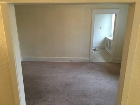 202-67 Sydenham St. - 2 bed, 1 bath - Photo 2