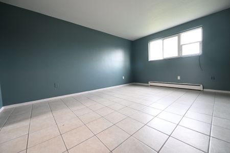 For Lease - 390 Dean Avenue, Oshawa, Ontario - Photo 4