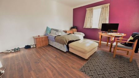 6 bedroom Flat in Bankfield Road, Leeds - Photo 5