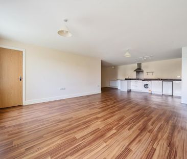 2 bedroom flat to rent - Photo 2