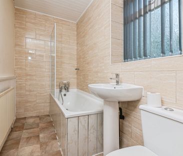 Green Top Street, Bradford - Photo 1