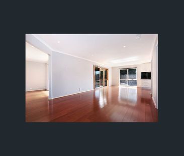 Stylish Family Living in Quiet Court Location - Photo 2