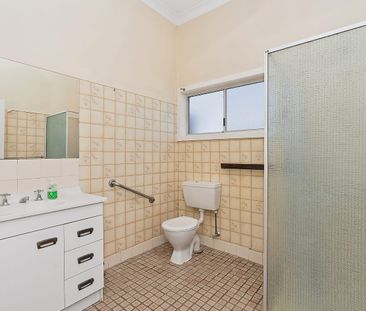 Spacious 3 Bedroom Home with 4-Car Garage - Photo 5