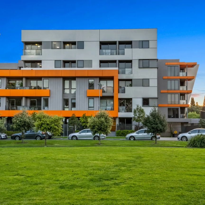 Chic Inner-City Living in Parkville - Photo 1