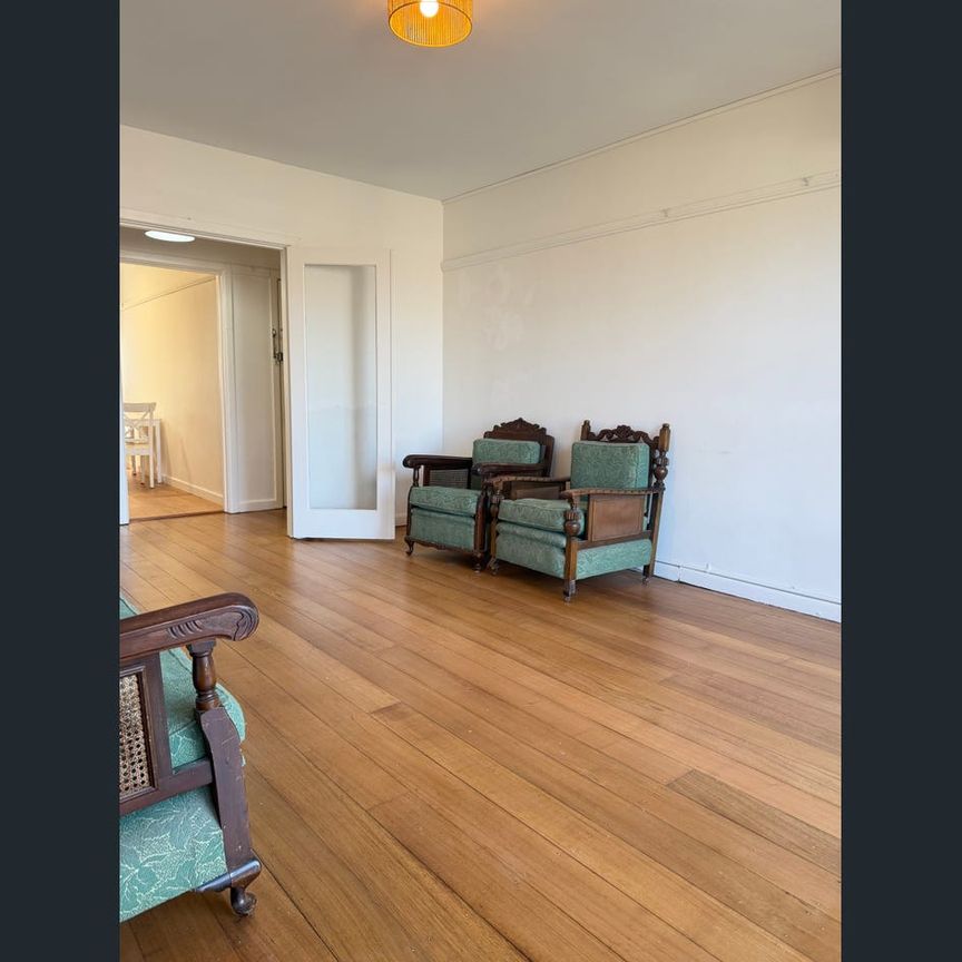Partly Furnished Ground-Floor Apartment Moments from Chadstone - Photo 1