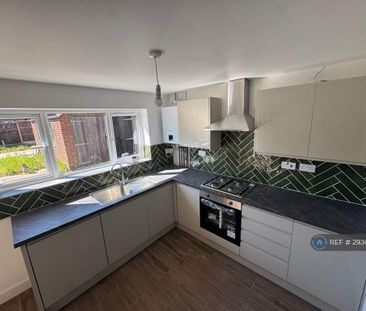 3 bedroom end of terrace house to rent - Photo 3
