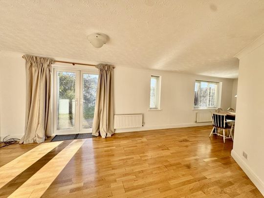 4 bedroom detached house to rent - Photo 1