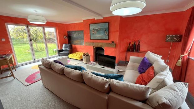 4 bedroom semi-detached house to rent - Photo 1