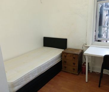Room in a Shared Flat, Green Street, E13 - Photo 6