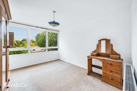 Julius Court, Brentford, TW8 - Photo 3