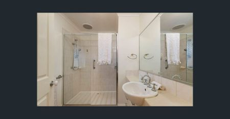 CHARMING & TIMELESS 3 BEDROOM UNIT - Photo 5