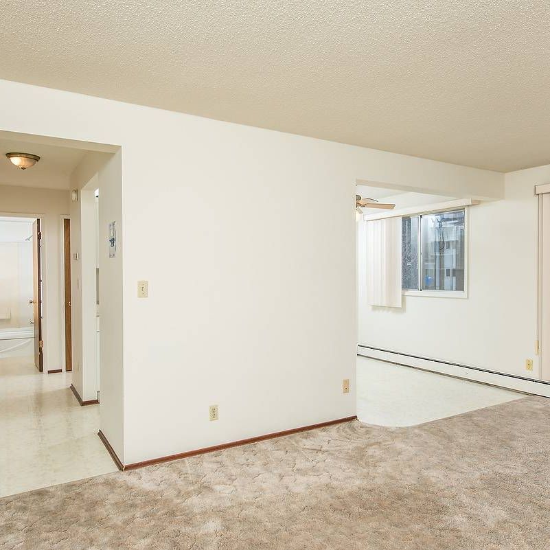 Lauren Manor - Photo 1