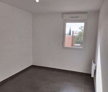 T3 NEUF AVEC TERRASSE + DEUX PARKINGS - Photo 3