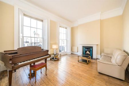 4 bedroom flat to rent - Photo 2