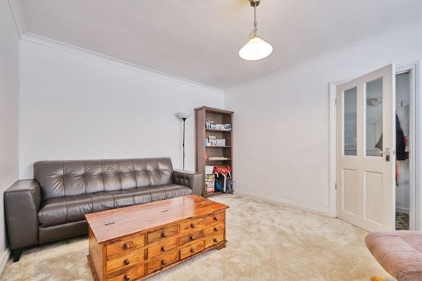 Goodwyn Avenue - Photo 1