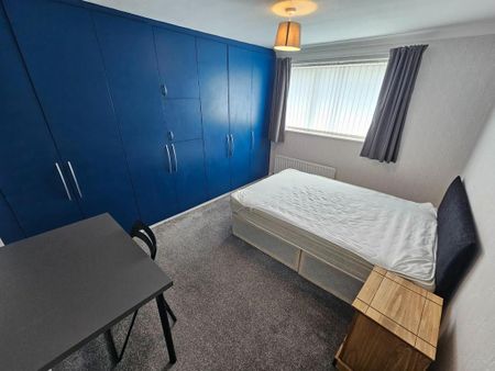 4 bedroom private hall to rent - Photo 3