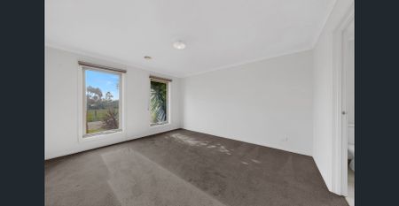 4 BEDROOM FAMILY HOME IN GREAT LOCALE - Photo 3