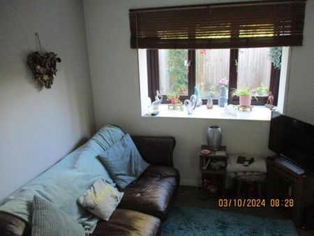 1 bedroom end of terrace house to rent - Photo 2
