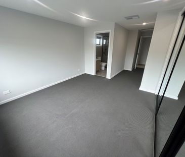 Brand New & Splendid Townhouse in West Footscray! - Photo 5