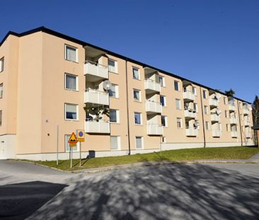 Laduvägen 16, Skogås - Photo 1