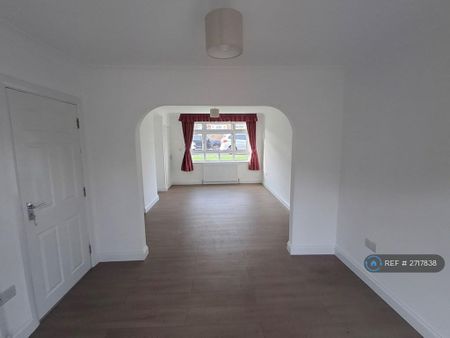 3 bedroom semi-detached house to rent - Photo 3